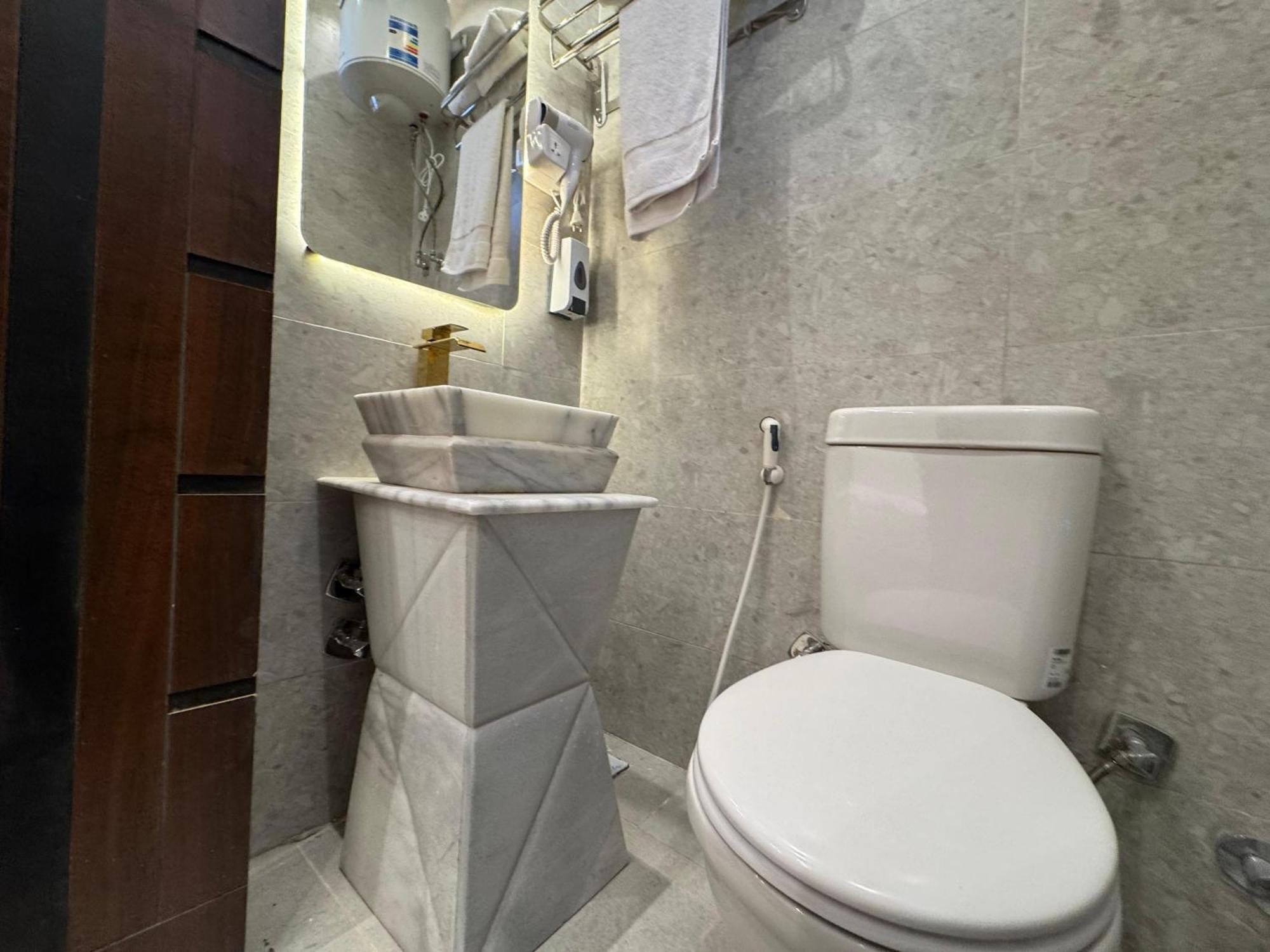 New White Pyramids Inn Ghatati Exterior photo